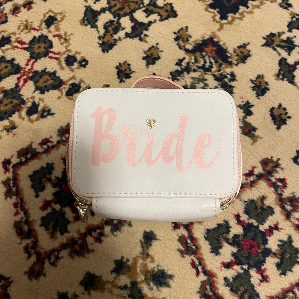 Bride Lot - Picture 7 of 13